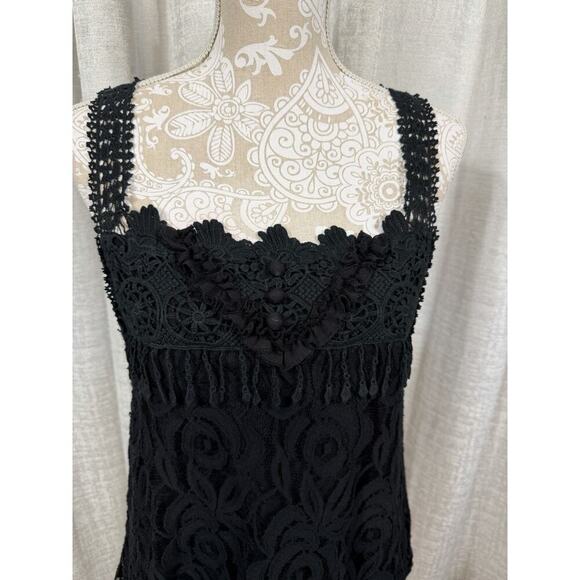 Pretty Angel Black Floral Lace Sleeveless Blouse with Chiffon Hem - Picture 3 of 8